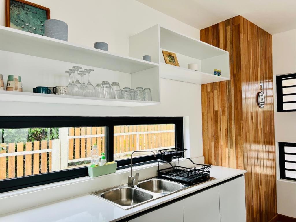 אלביון Into The Sun - Modern Holiday Home מראה חיצוני תמונה